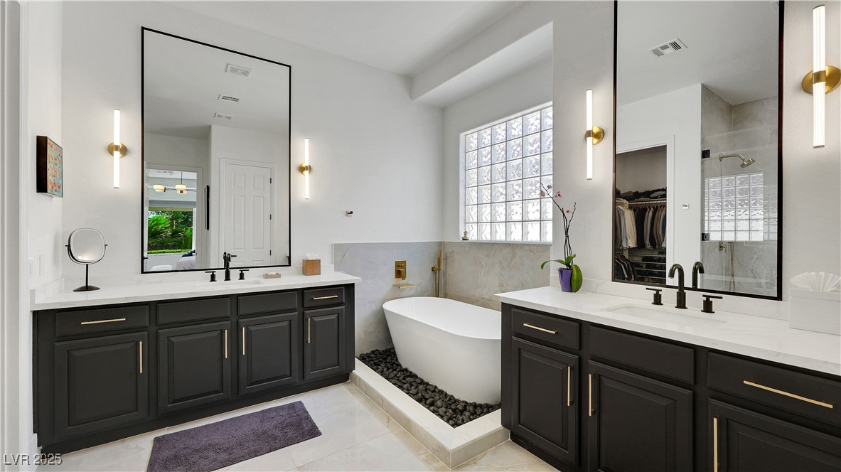 Las Vegas, Nevada 89138, United States, 4 Bedrooms Bedrooms, ,3 BathroomsBathrooms,Residential,Pending,212138