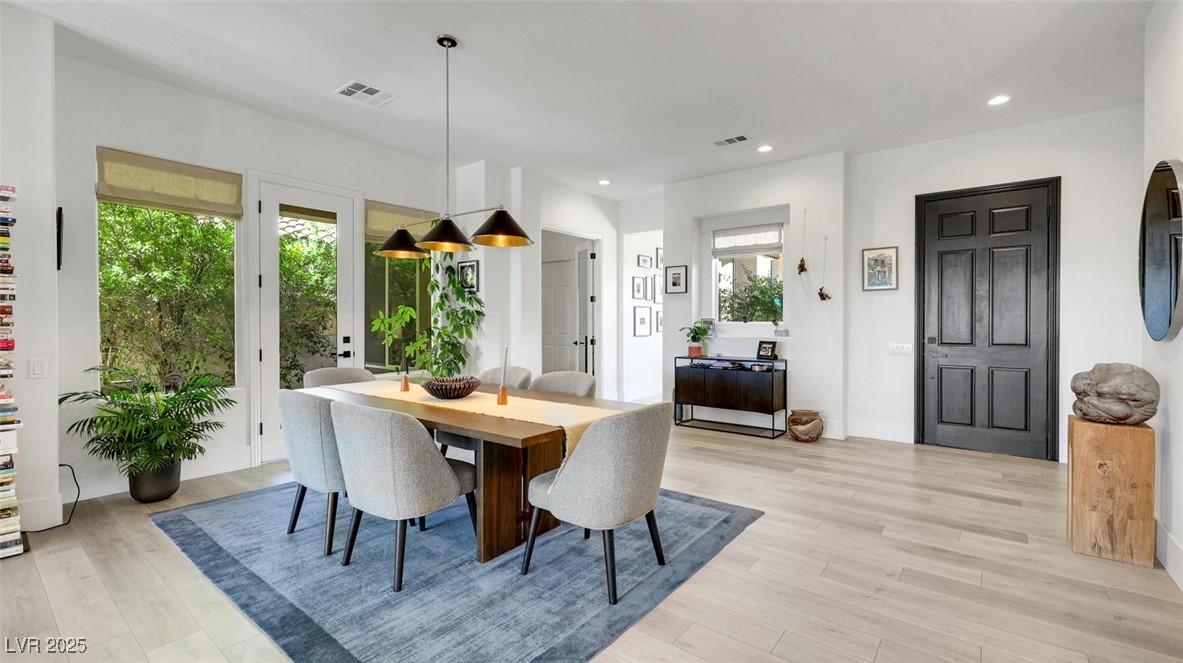 Las Vegas, Nevada 89138, United States, 4 Bedrooms Bedrooms, ,3 BathroomsBathrooms,Residential,Pending,212138