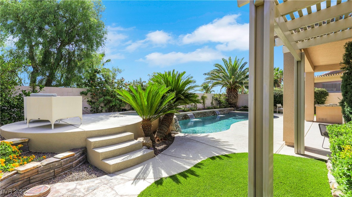 Las Vegas, Nevada 89138, United States, 4 Bedrooms Bedrooms, ,3 BathroomsBathrooms,Residential,Pending,212138