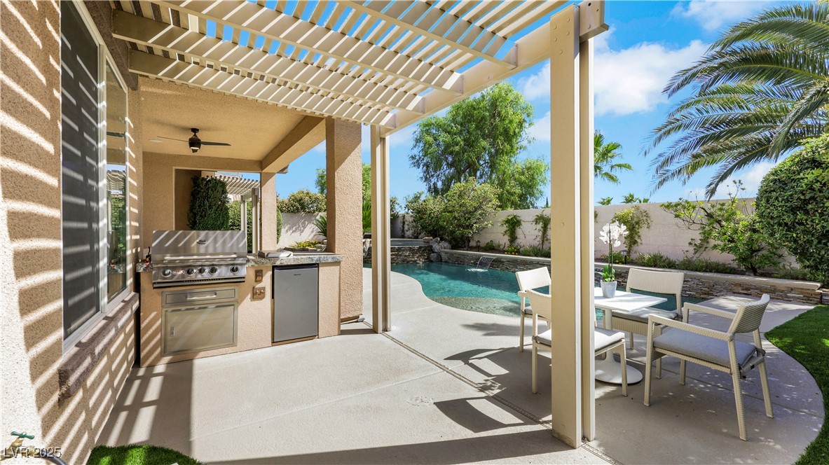 Las Vegas, Nevada 89138, United States, 4 Bedrooms Bedrooms, ,3 BathroomsBathrooms,Residential,Pending,212138