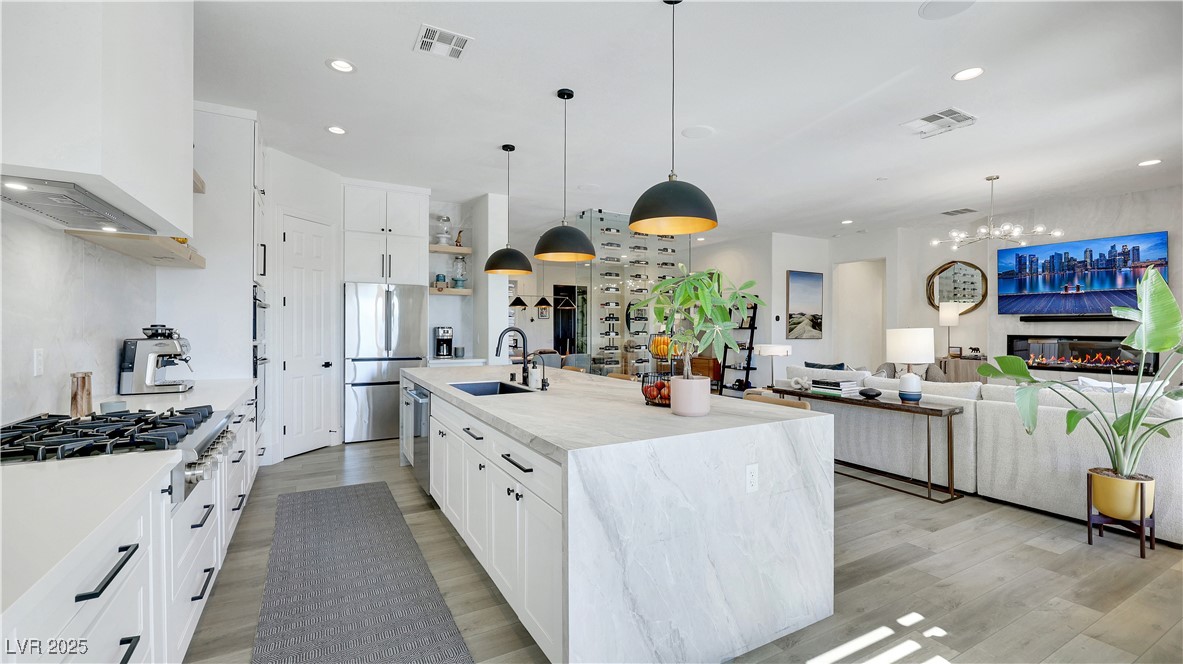 Las Vegas, Nevada 89138, United States, 4 Bedrooms Bedrooms, ,3 BathroomsBathrooms,Residential,Pending,212138