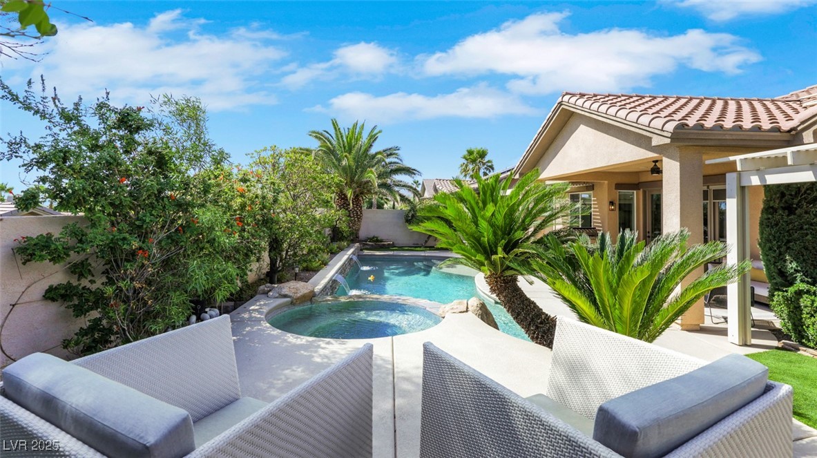 Las Vegas, Nevada 89138, United States, 4 Bedrooms Bedrooms, ,3 BathroomsBathrooms,Residential,Pending,212138