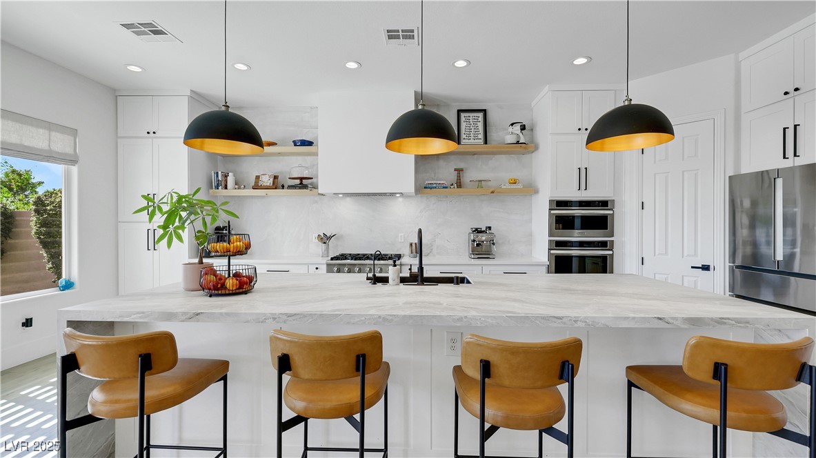 Las Vegas, Nevada 89138, United States, 4 Bedrooms Bedrooms, ,3 BathroomsBathrooms,Residential,Pending,212138