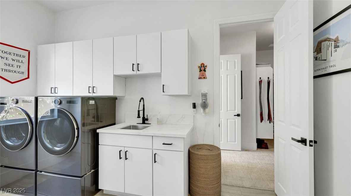 Las Vegas, Nevada 89138, United States, 4 Bedrooms Bedrooms, ,3 BathroomsBathrooms,Residential,Pending,212138