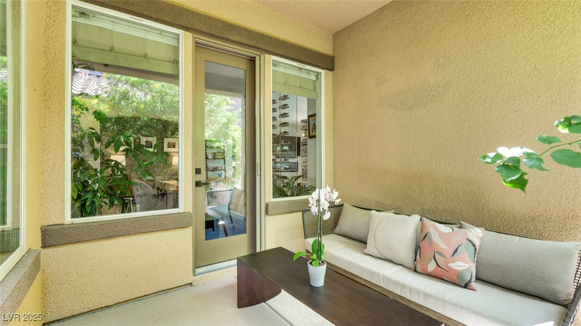 Las Vegas, Nevada 89138, United States, 4 Bedrooms Bedrooms, ,3 BathroomsBathrooms,Residential,Pending,212138