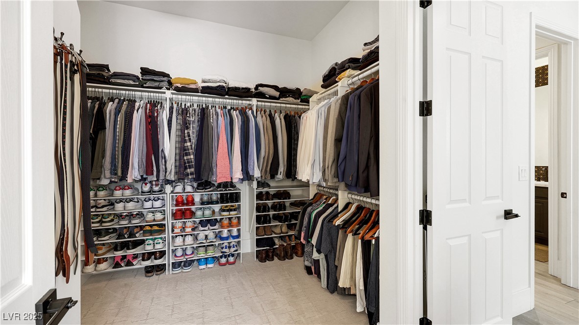 Las Vegas, Nevada 89138, United States, 4 Bedrooms Bedrooms, ,3 BathroomsBathrooms,Residential,Pending,212138