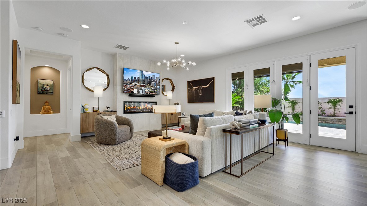 Las Vegas, Nevada 89138, United States, 4 Bedrooms Bedrooms, ,3 BathroomsBathrooms,Residential,Pending,212138