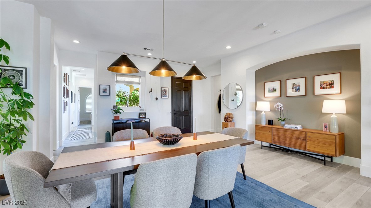 Las Vegas, Nevada 89138, United States, 4 Bedrooms Bedrooms, ,3 BathroomsBathrooms,Residential,Pending,212138