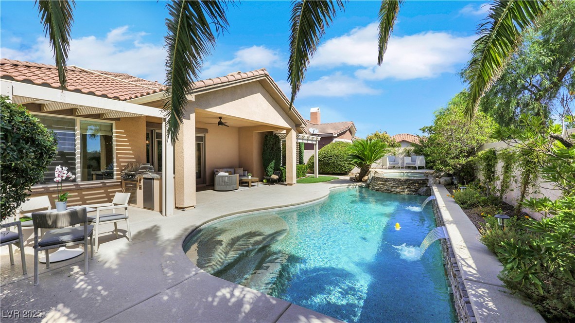 Las Vegas, Nevada 89138, United States, 4 Bedrooms Bedrooms, ,3 BathroomsBathrooms,Residential,Pending,212138