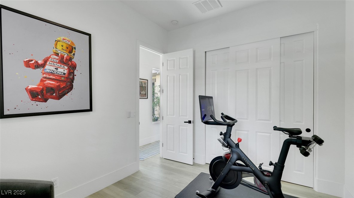 Las Vegas, Nevada 89138, United States, 4 Bedrooms Bedrooms, ,3 BathroomsBathrooms,Residential,Pending,212138