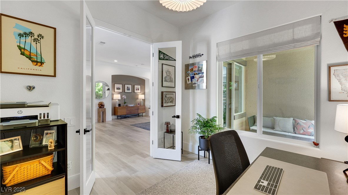 Las Vegas, Nevada 89138, United States, 4 Bedrooms Bedrooms, ,3 BathroomsBathrooms,Residential,Pending,212138