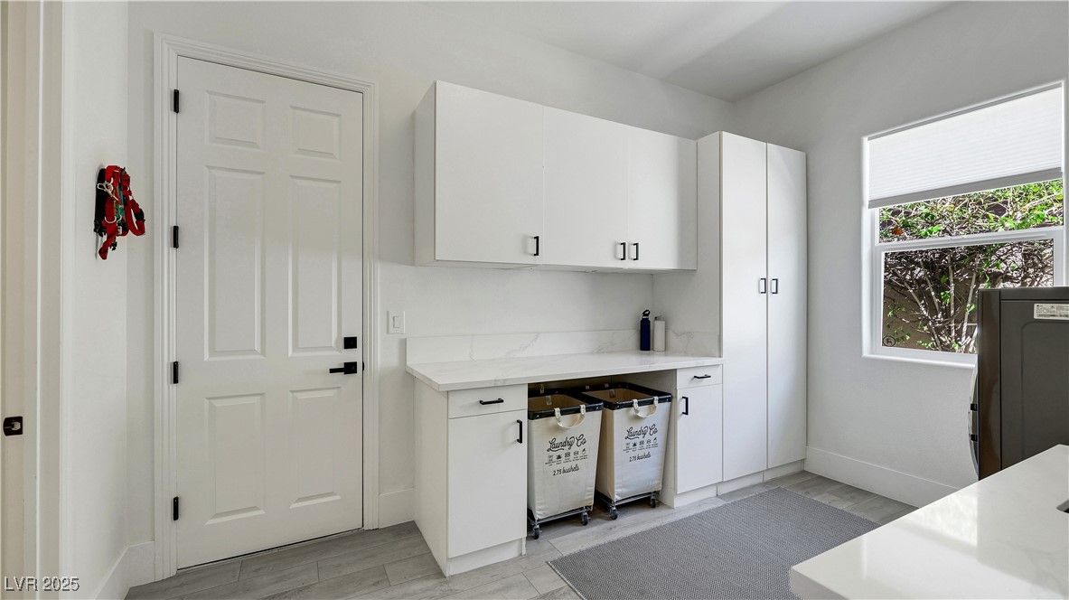 Las Vegas, Nevada 89138, United States, 4 Bedrooms Bedrooms, ,3 BathroomsBathrooms,Residential,Pending,212138