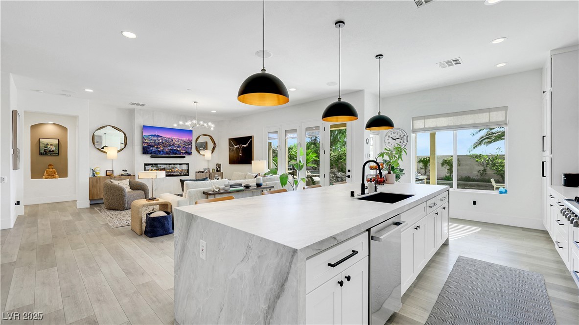 Las Vegas, Nevada 89138, United States, 4 Bedrooms Bedrooms, ,3 BathroomsBathrooms,Residential,Pending,212138