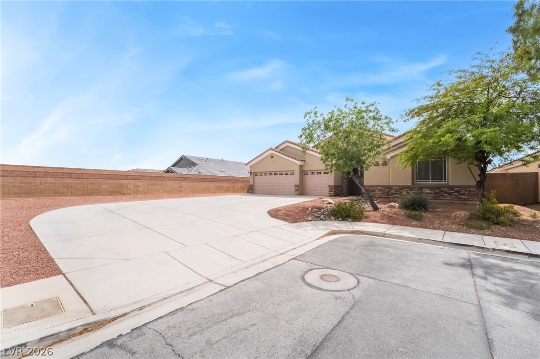 5581 Exotic Rosette Avenue