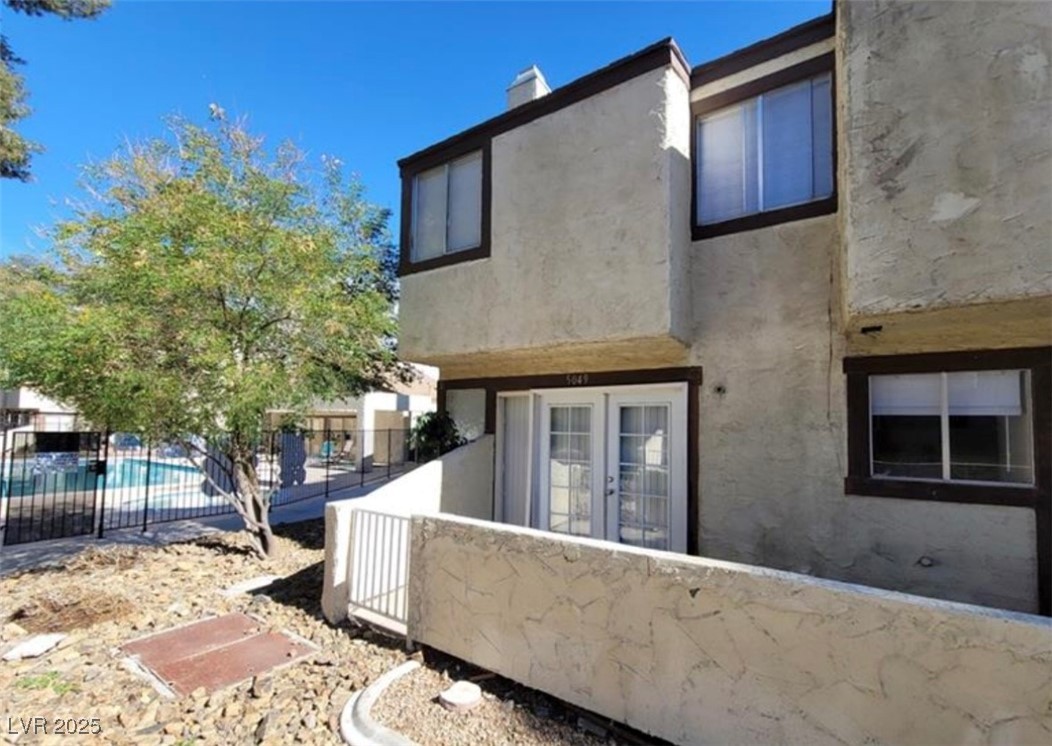 Properties 3 5049 Spencer Street D