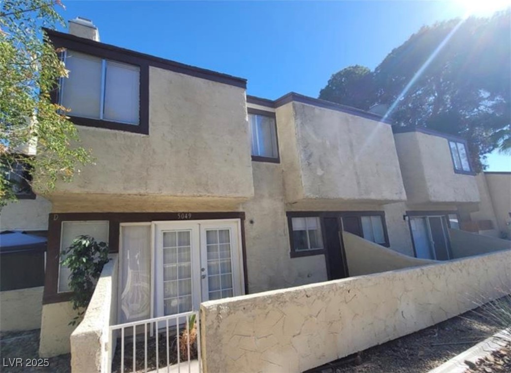 Properties 2 5049 Spencer Street D