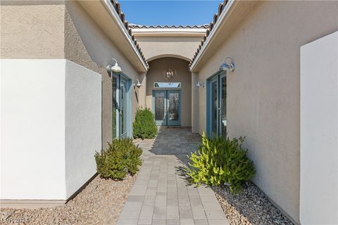 Single Family Residence in Laughlin NV 2012 Duke Of York Drive 2.jpg