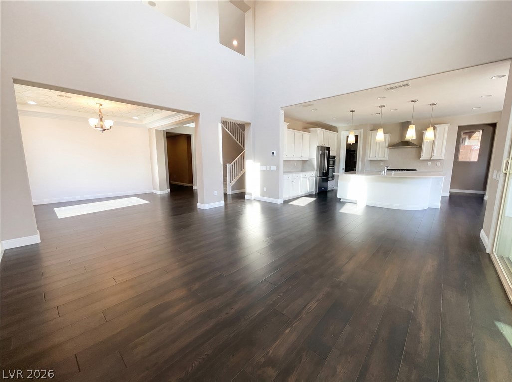 8424 Painted Wall Street