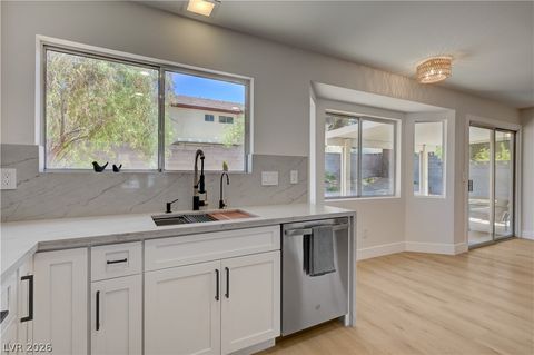 Tiny photo for 3131 White Rose Way, Henderson, NV 89014 (MLS # 2798327)