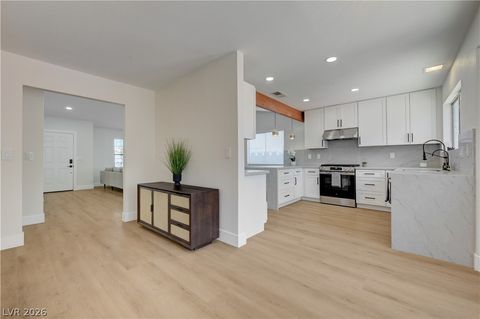 Tiny photo for 3131 White Rose Way, Henderson, NV 89014 (MLS # 2798327)