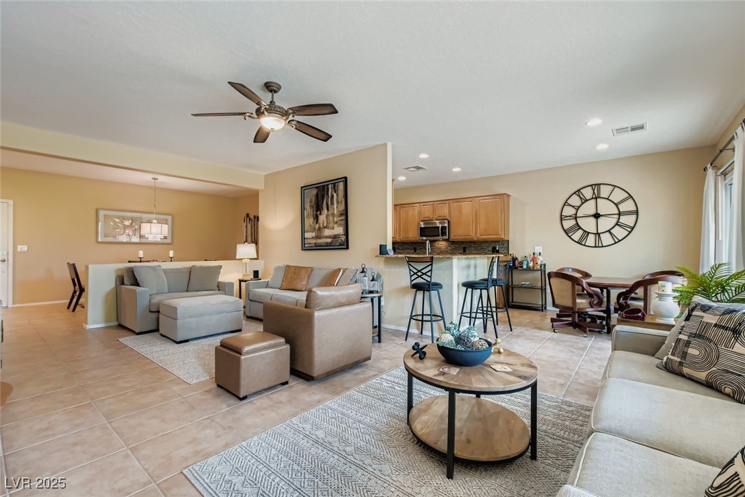 Properties 3 2112 Night Parrot Avenue