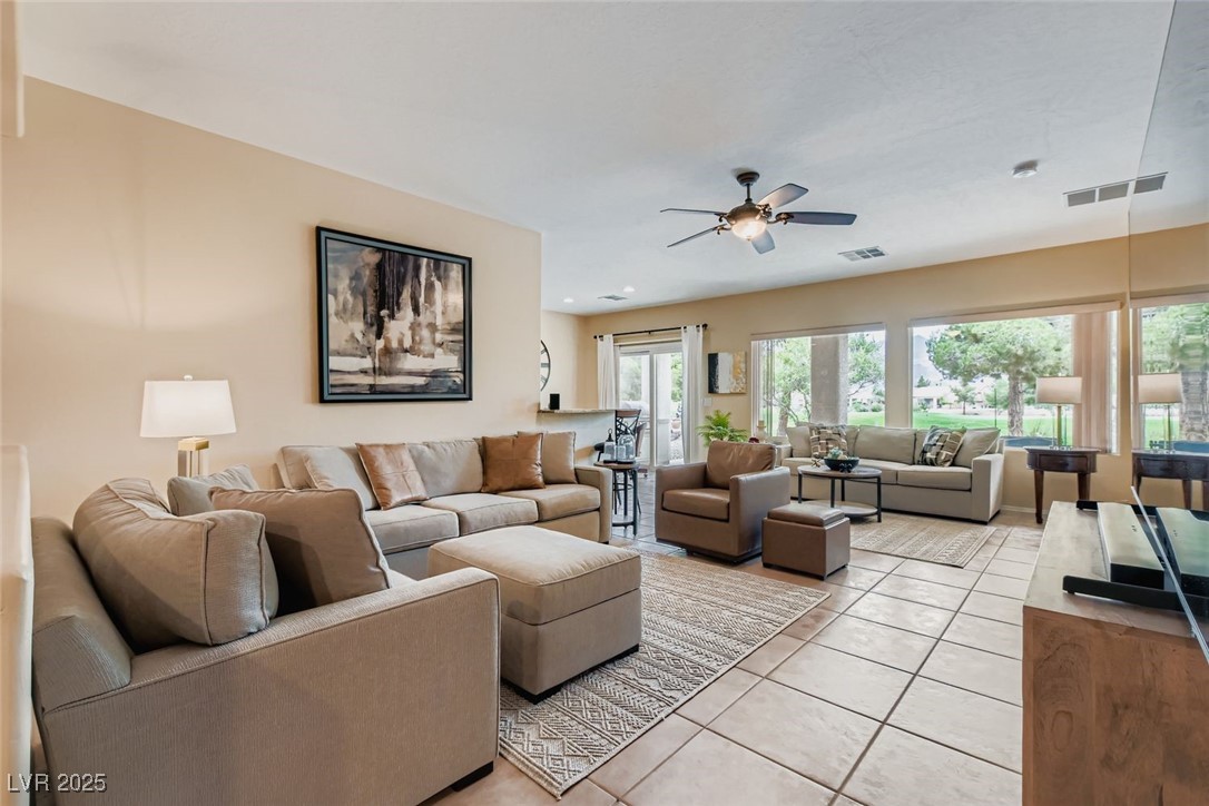 Properties 4 2112 Night Parrot Avenue