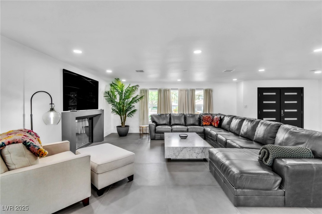 3189 Montecito Drive
