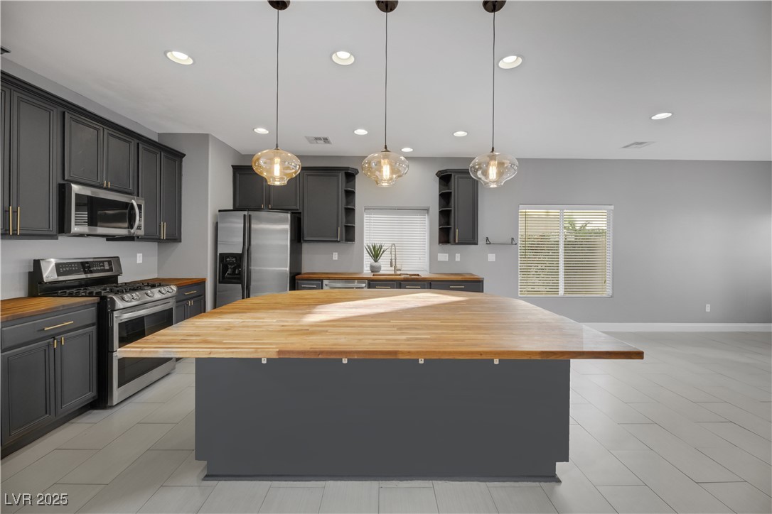 Las Vegas, Nevada 89141, United States, 3 Bedrooms Bedrooms, ,3 BathroomsBathrooms,Residential,Pending,20814