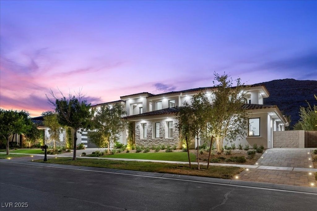 Photo of 42 Ravenswood Avenue, Las Vegas, NV 89141 (MLS # 2695636)