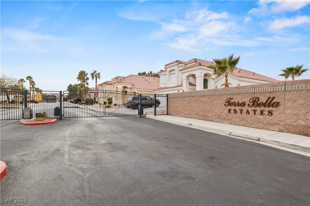 2576 Mizzoni Circle, Henderson, Nevada image 3