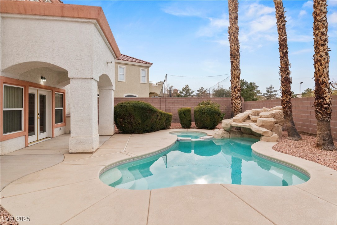 2576 Mizzoni Circle, Henderson, Nevada image 2