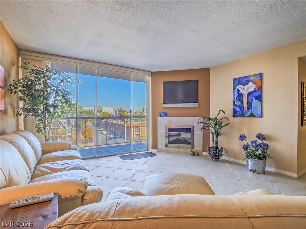 725 N Royal Crest Circle 231