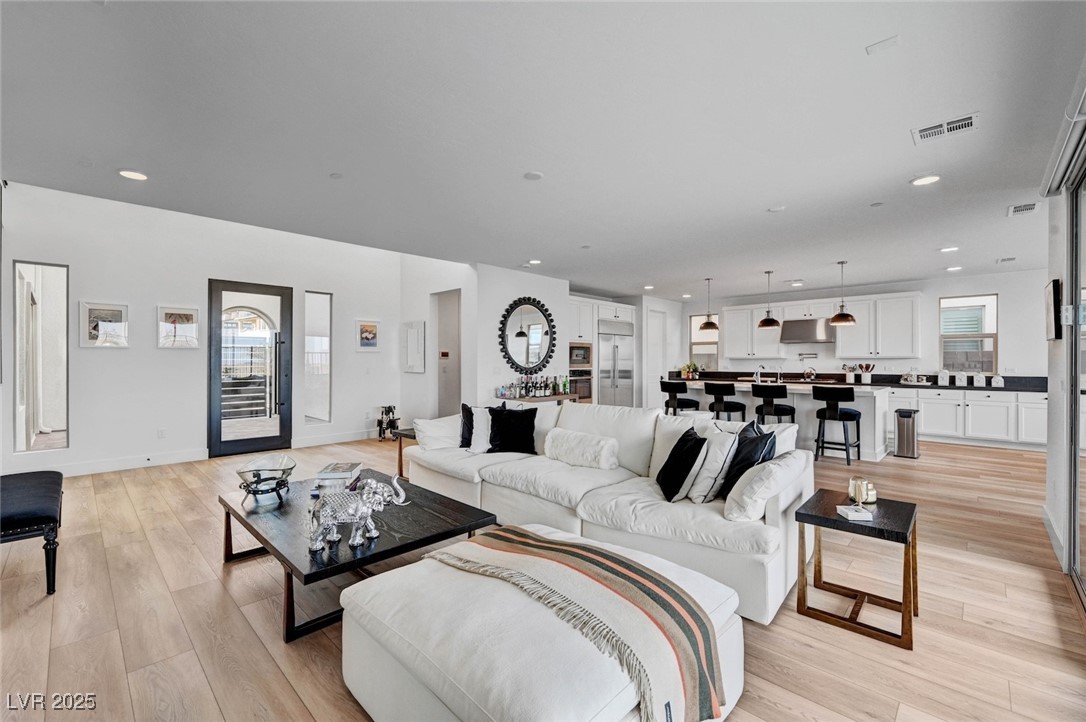Properties 3 472 Windstone Crest Avenue
