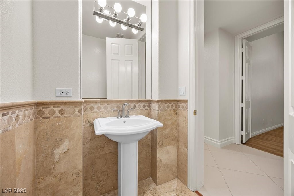 Las Vegas, Nevada 89141, United States, 5 Bedrooms Bedrooms, ,6 BathroomsBathrooms,Residential,Active,212140