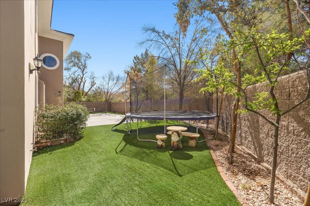 Las Vegas, Nevada 89141, United States, 5 Bedrooms Bedrooms, ,6 BathroomsBathrooms,Residential,Active,212140