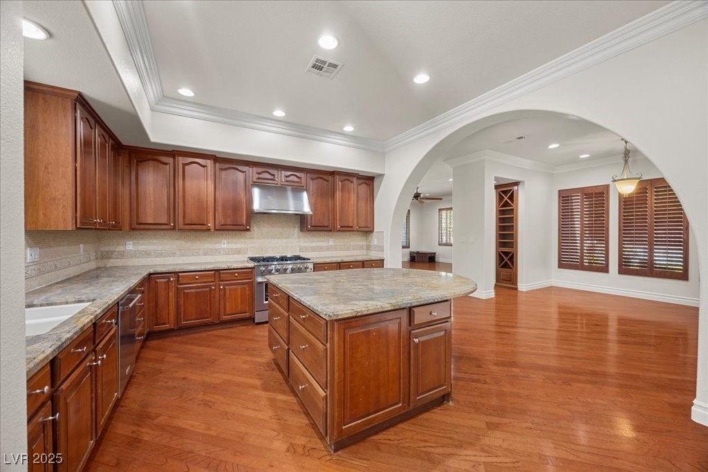 Las Vegas, Nevada 89141, United States, 5 Bedrooms Bedrooms, ,6 BathroomsBathrooms,Residential,Active,212140