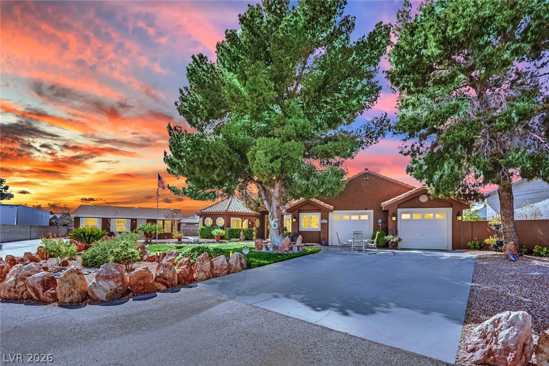 5725 N Durango Drive