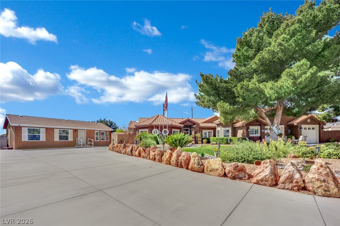 5725 N Durango Drive