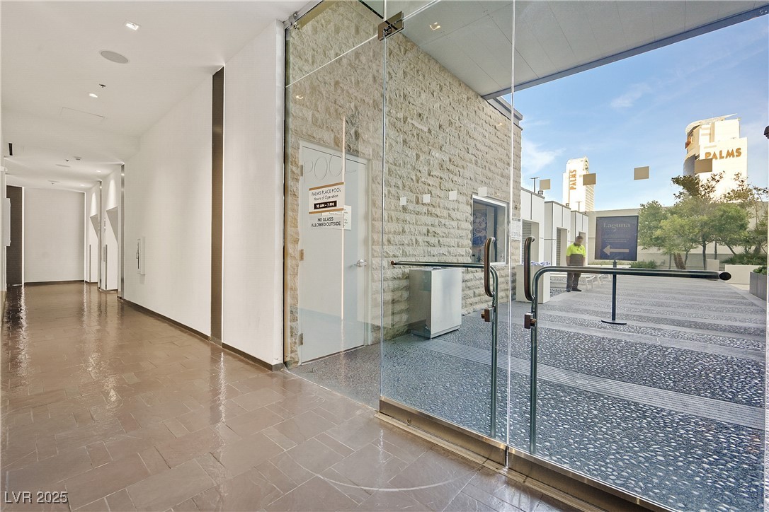 Las Vegas, Nevada 89103, United States, 1 Bedroom Bedrooms, ,2 BathroomsBathrooms,Residential,Active,241111