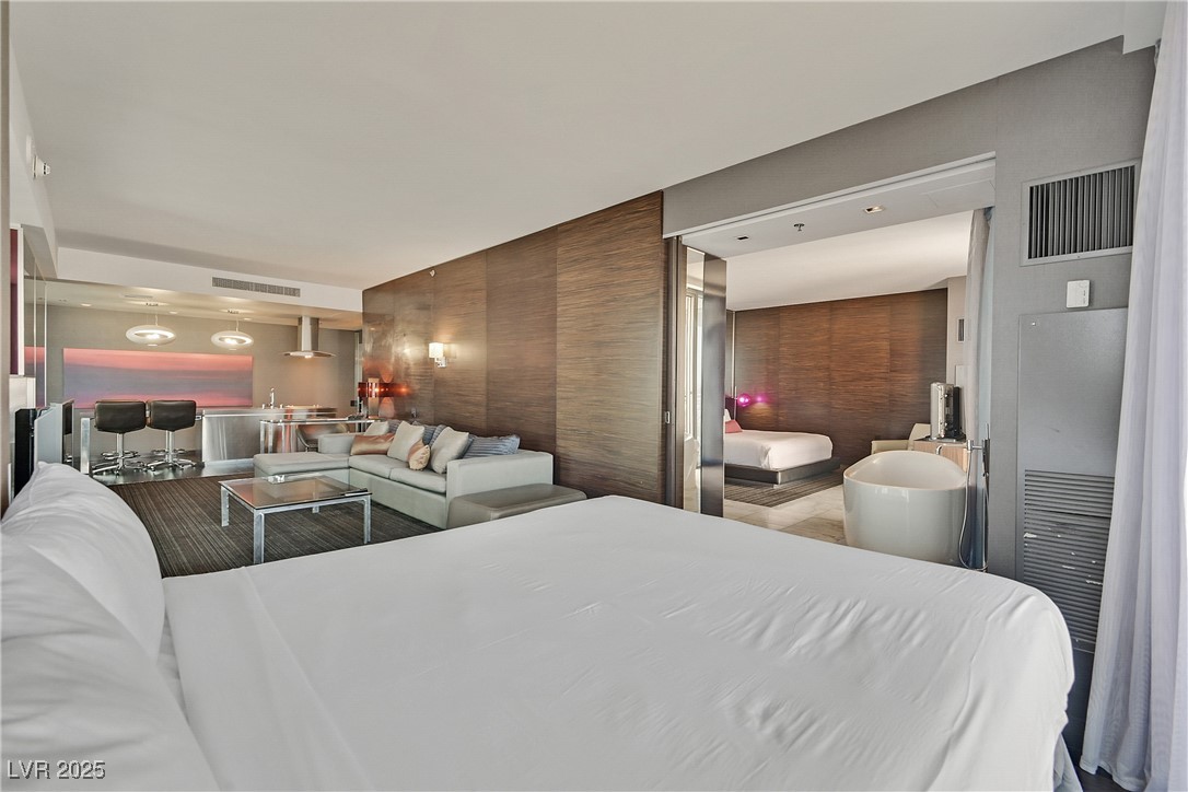 Las Vegas, Nevada 89103, United States, 1 Bedroom Bedrooms, ,2 BathroomsBathrooms,Residential,Active,241111