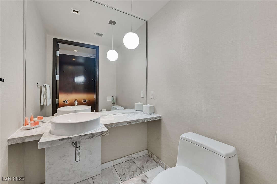 Las Vegas, Nevada 89103, United States, 1 Bedroom Bedrooms, ,2 BathroomsBathrooms,Residential,Active,241111