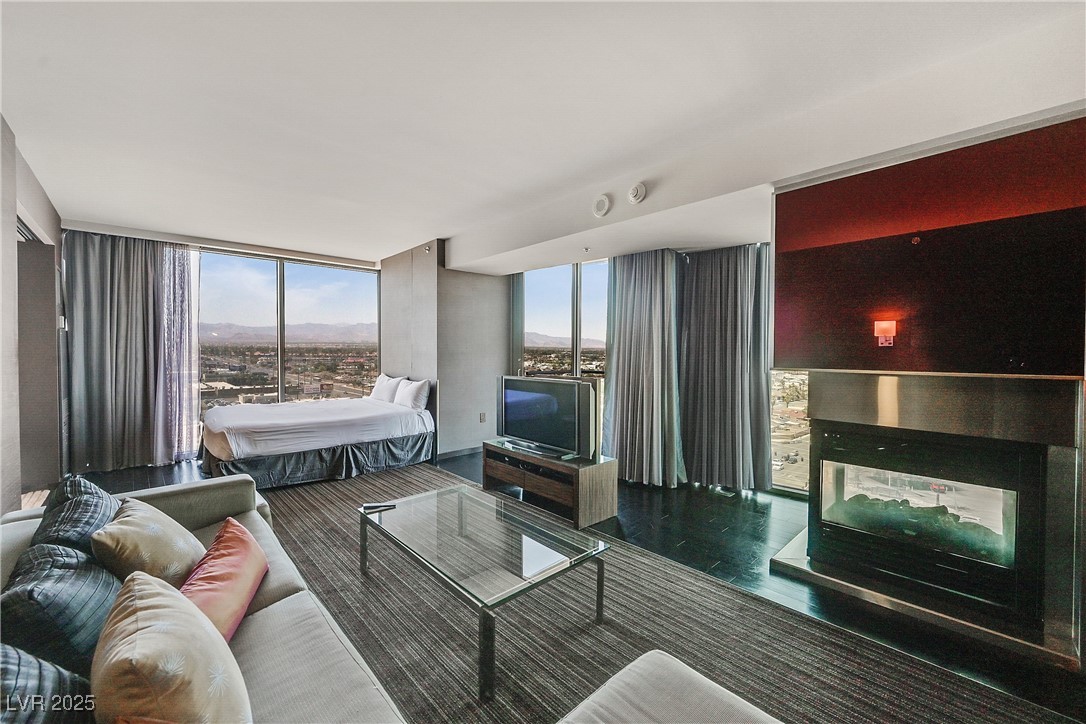 Las Vegas, Nevada 89103, United States, 1 Bedroom Bedrooms, ,2 BathroomsBathrooms,Residential,Active,241111