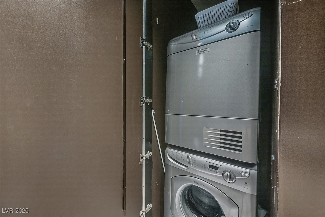 Las Vegas, Nevada 89103, United States, 1 Bedroom Bedrooms, ,2 BathroomsBathrooms,Residential,Active,241111