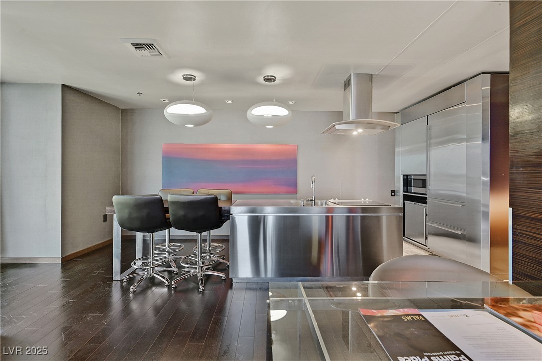 Las Vegas, Nevada 89103, United States, 1 Bedroom Bedrooms, ,2 BathroomsBathrooms,Residential,Active,241111