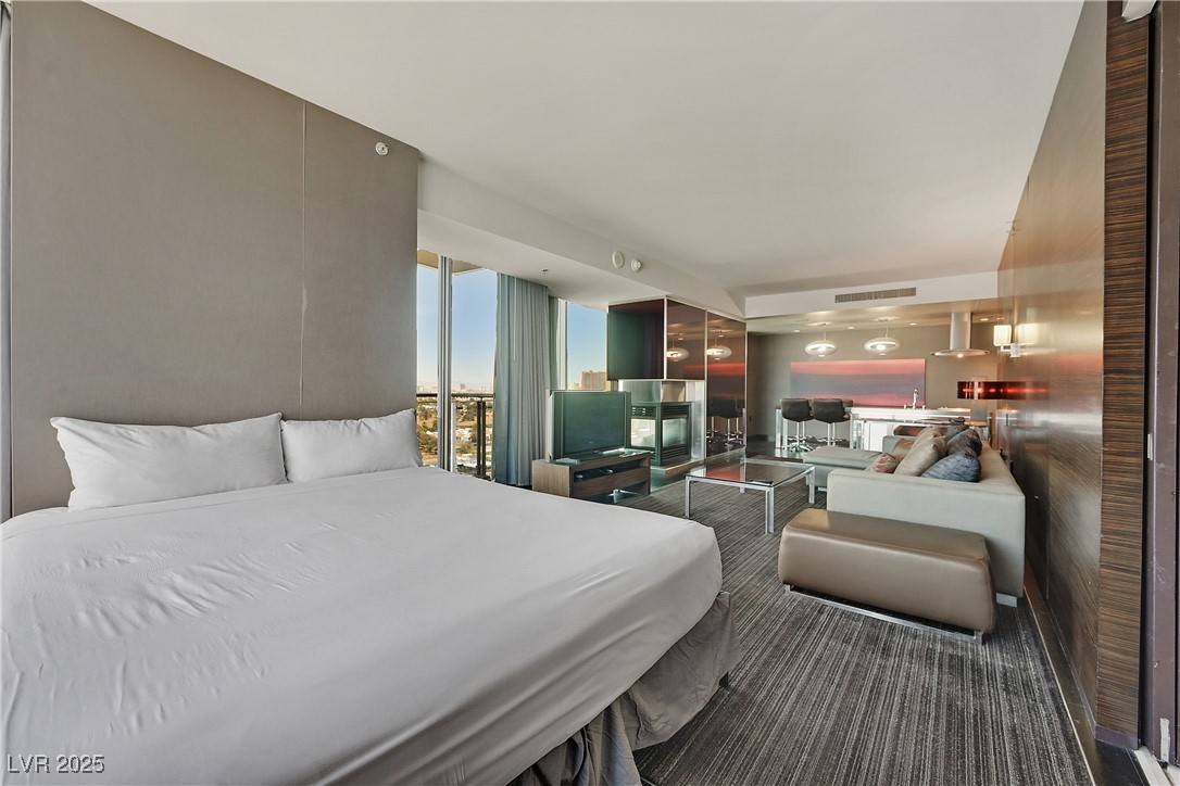 Las Vegas, Nevada 89103, United States, 1 Bedroom Bedrooms, ,2 BathroomsBathrooms,Residential,Active,241111