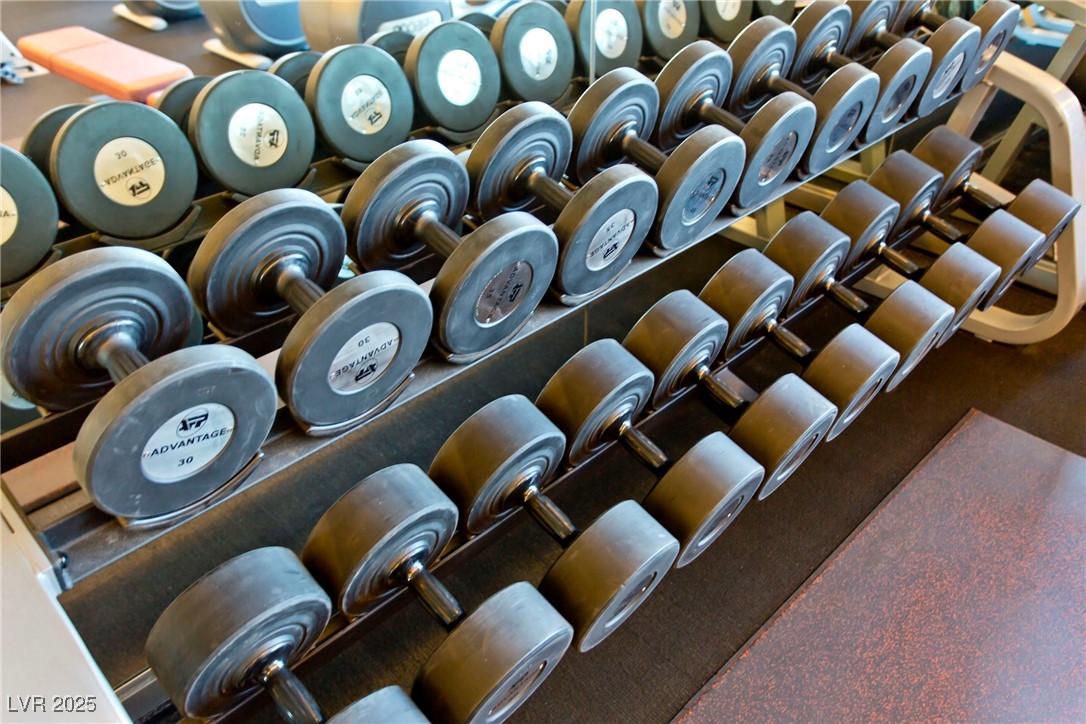 Las Vegas, Nevada 89103, United States, 1 Bedroom Bedrooms, ,2 BathroomsBathrooms,Residential,Active,241111