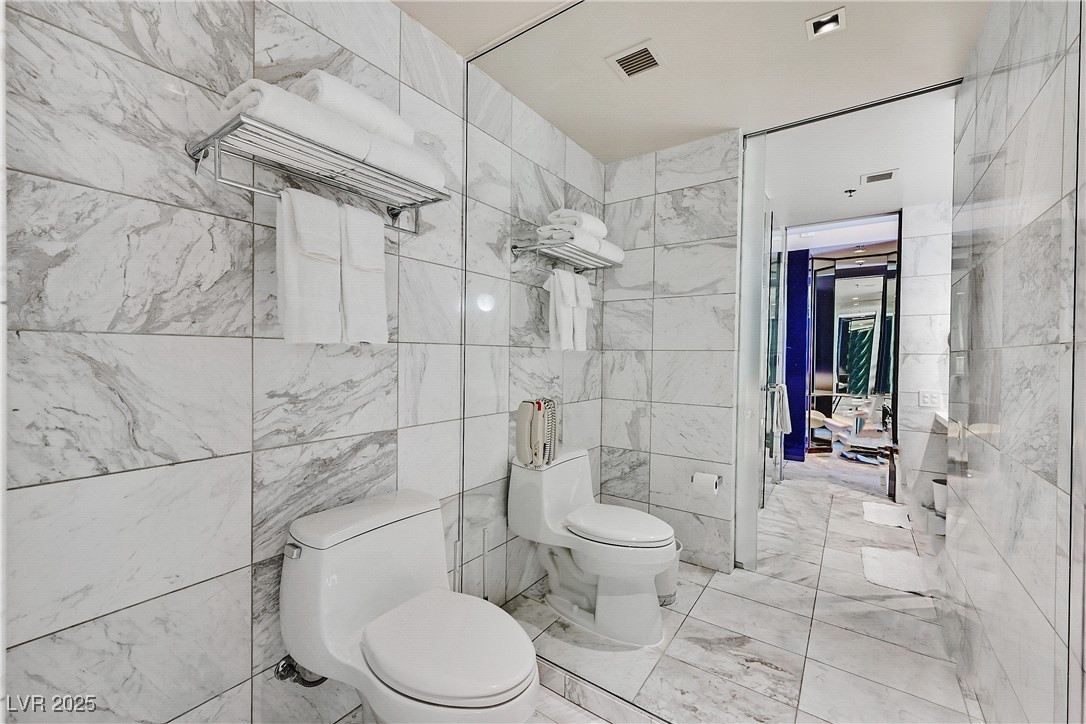 Las Vegas, Nevada 89103, United States, 1 Bedroom Bedrooms, ,2 BathroomsBathrooms,Residential,Active,241111