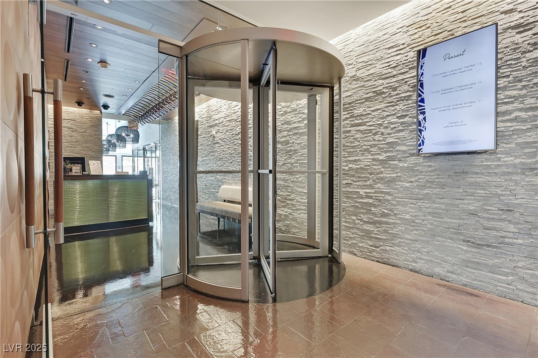 Las Vegas, Nevada 89103, United States, 1 Bedroom Bedrooms, ,2 BathroomsBathrooms,Residential,Active,241111