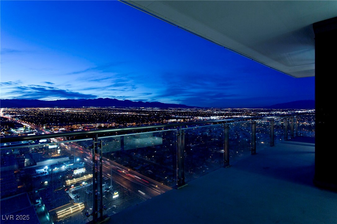 Las Vegas, Nevada 89103, United States, 1 Bedroom Bedrooms, ,2 BathroomsBathrooms,Residential,Active,241111