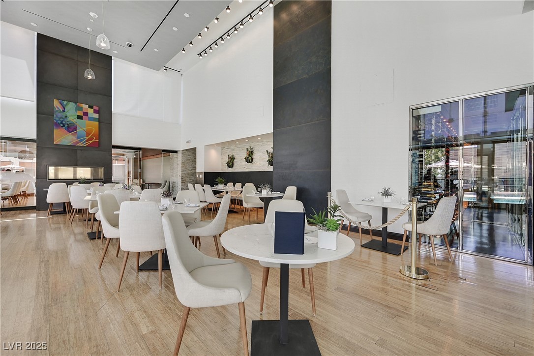 Las Vegas, Nevada 89103, United States, 1 Bedroom Bedrooms, ,2 BathroomsBathrooms,Residential,Active,241111